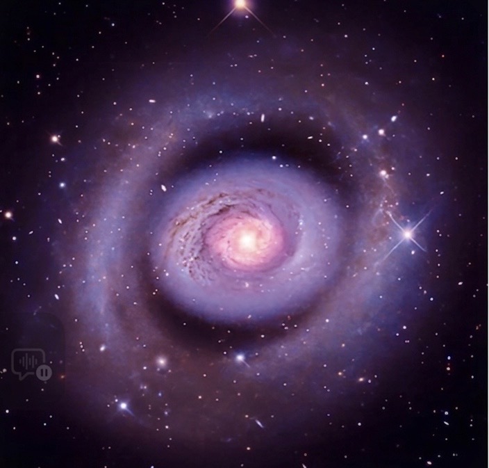 粉紫色旋涡星系,中心散发柔和光芒